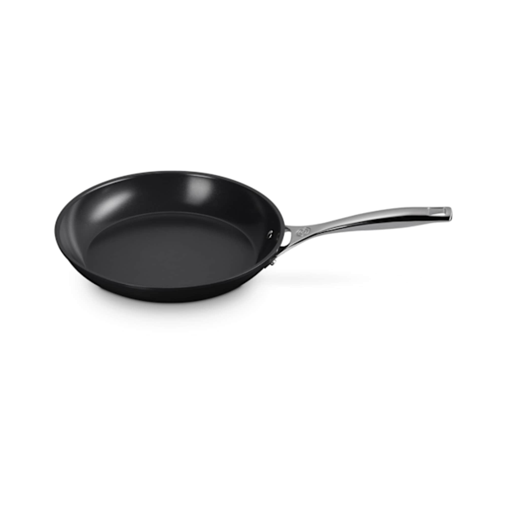 LE CREUSET SAUTÉ PAN 20cm　フライパン　新品未使用品☆ Le Creuset Essential Non-Stick Ceramic 2pc Frypan Set 20cm & 26cm